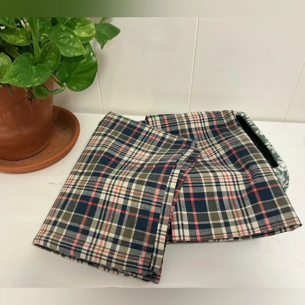 NWOT Crate & Barrel plaid of valances